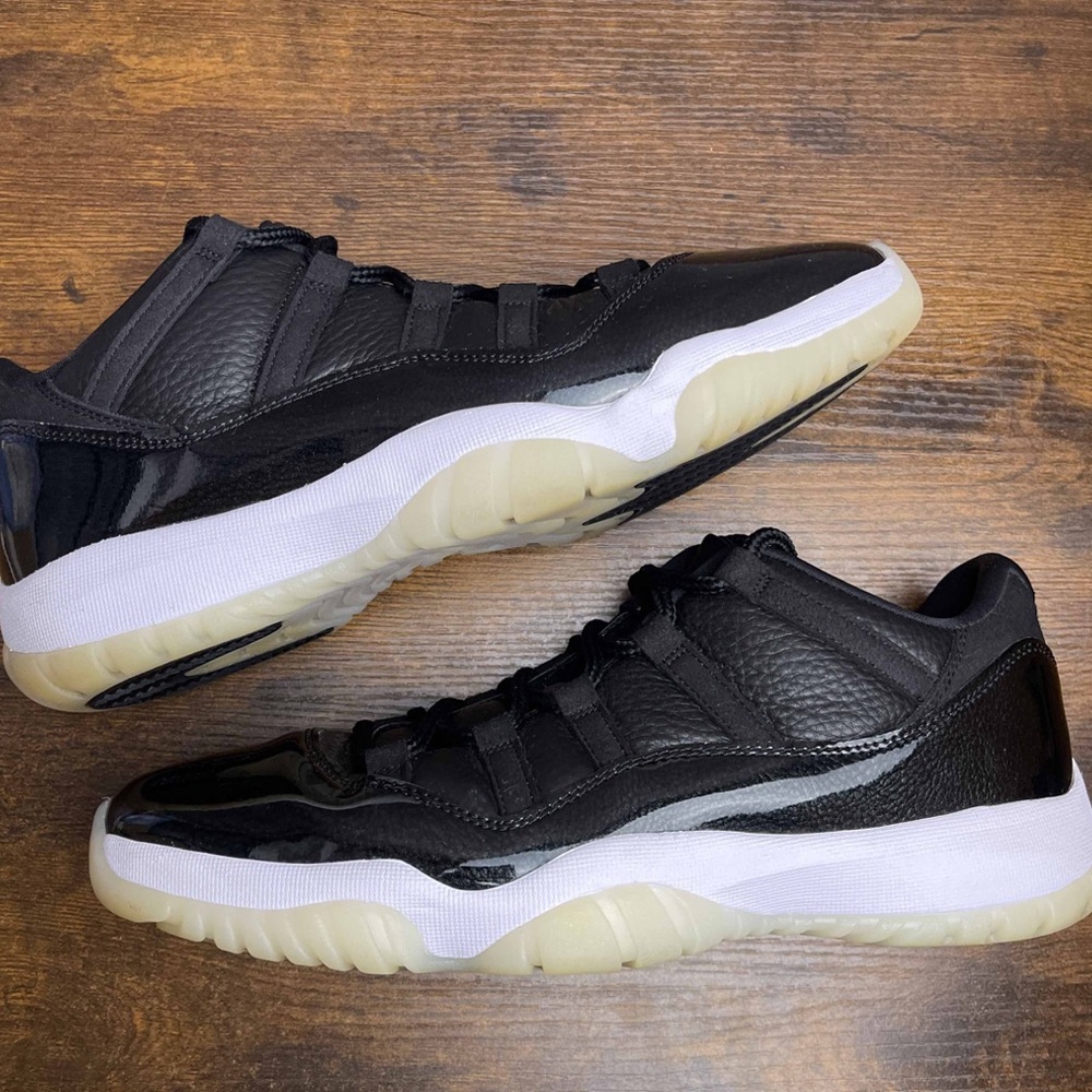 Men’s Air Jordan 11 low 11”72” Size 10